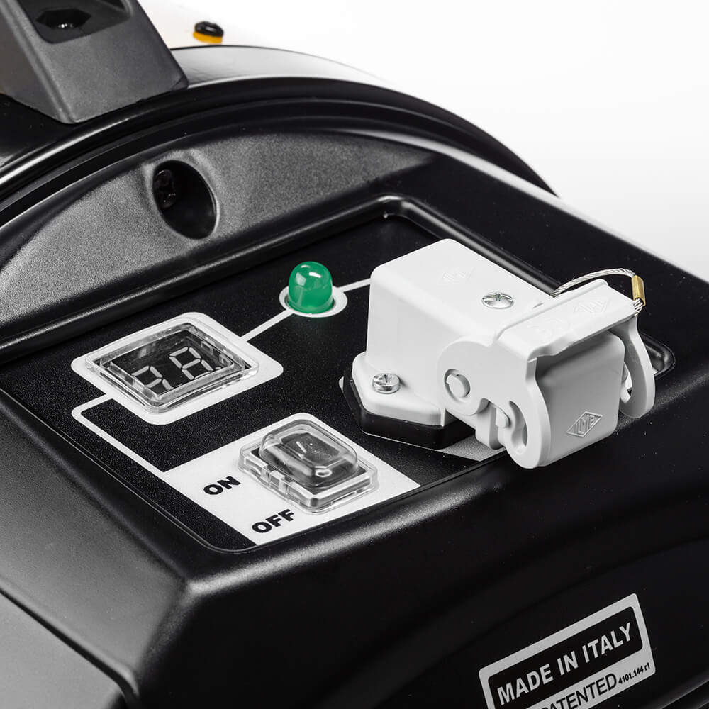 Master XL 61 close up2 web