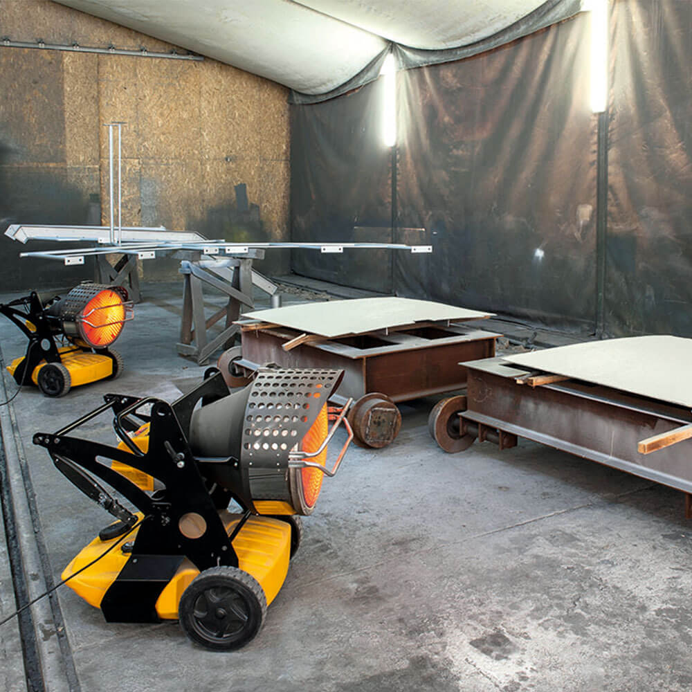 Master XL 9 heating a warehouse